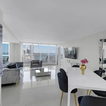 Velvet Sky! Water & Park Views! Appartement